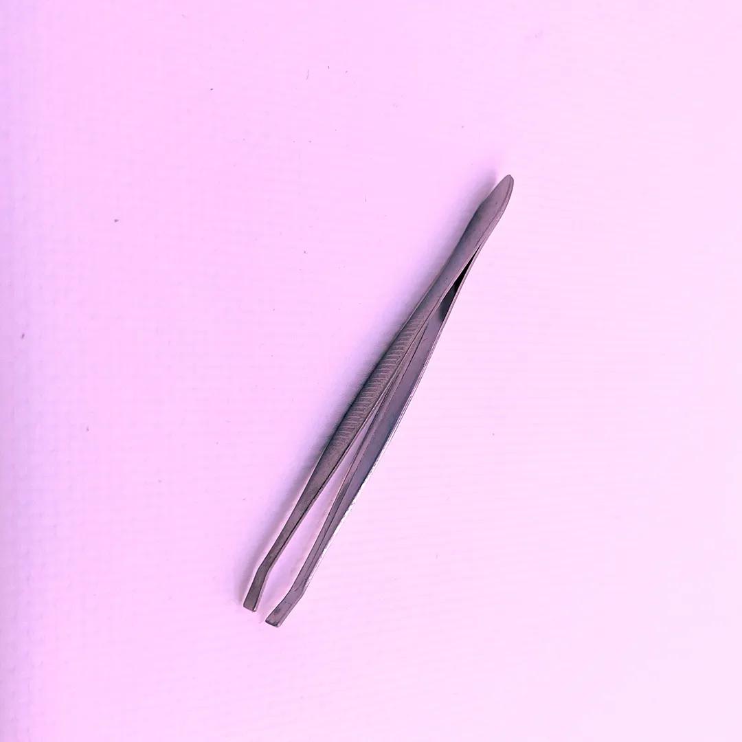 Пинцет для бровей (ST-20700)