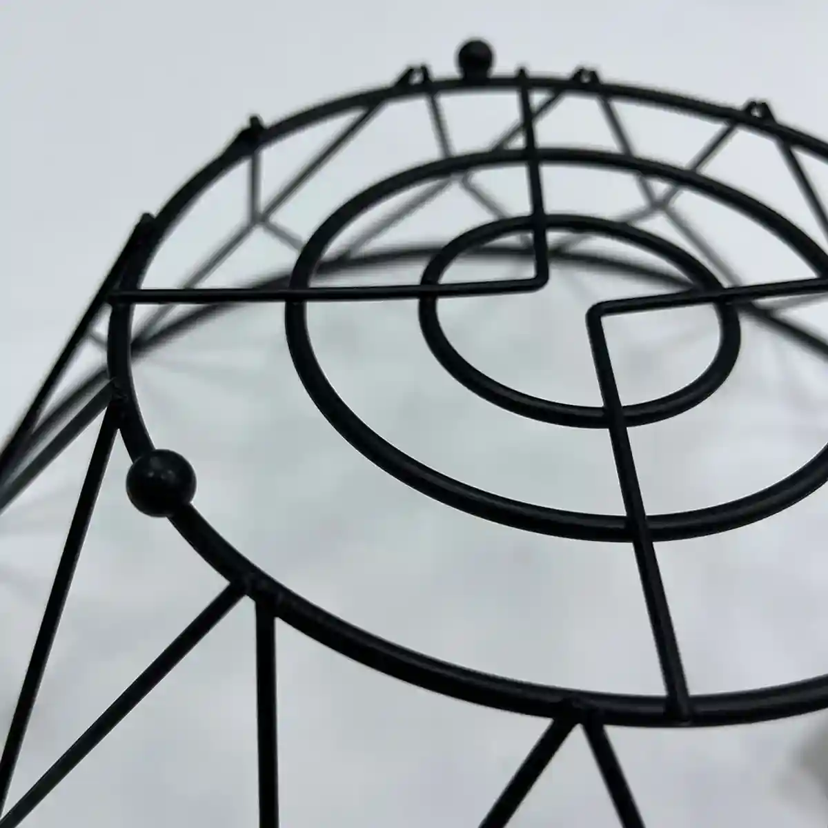Фруктовница металлическая матовая черная, геометрический дизайн, 26x10 см, для хранения и декора - 2023 - 2