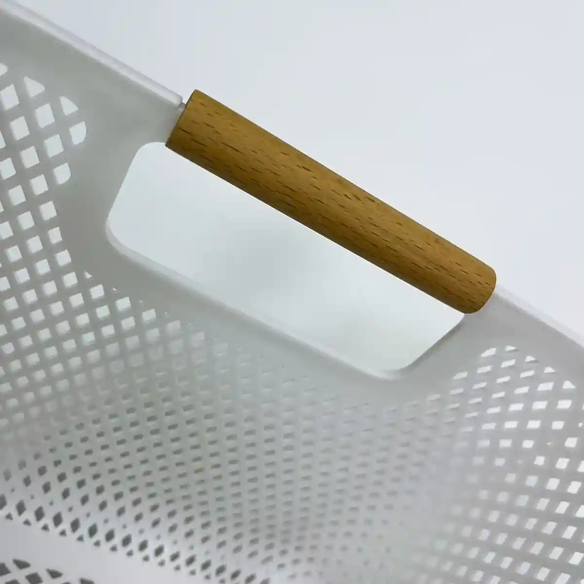 Органайзер белый пластиковый с деревянными ручками, сетчатый 35x22x16 см - 2020 - 4