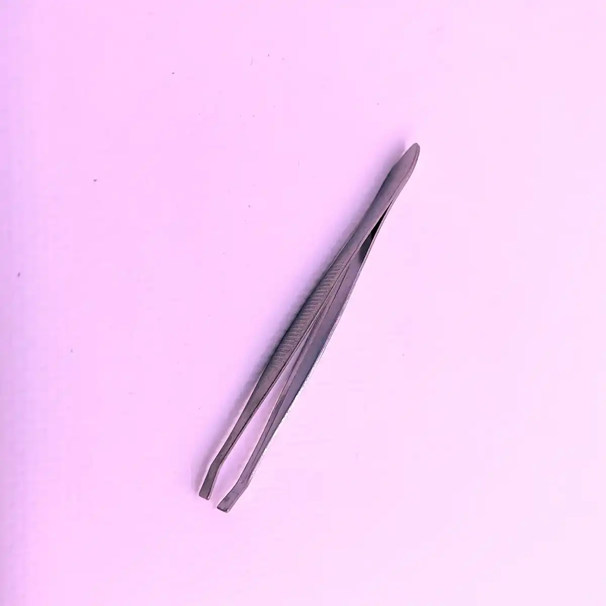 Пинцет для бровей (ST-20700)