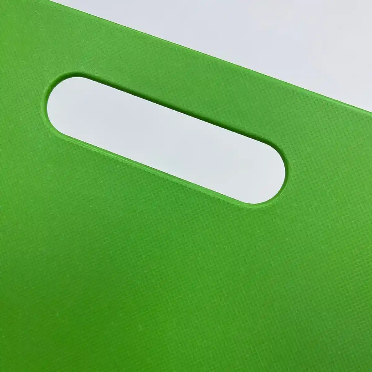 Разделочная доска пластиковая 28×18,5 см, двусторонняя, из пищевого HDPE, нескользящая, с ручкой - 2027 - 3